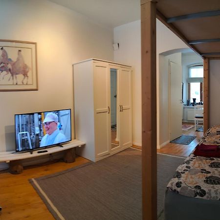 טמפרה A Lovely Apartment Near Railway Station And Arena. מראה חיצוני תמונה
