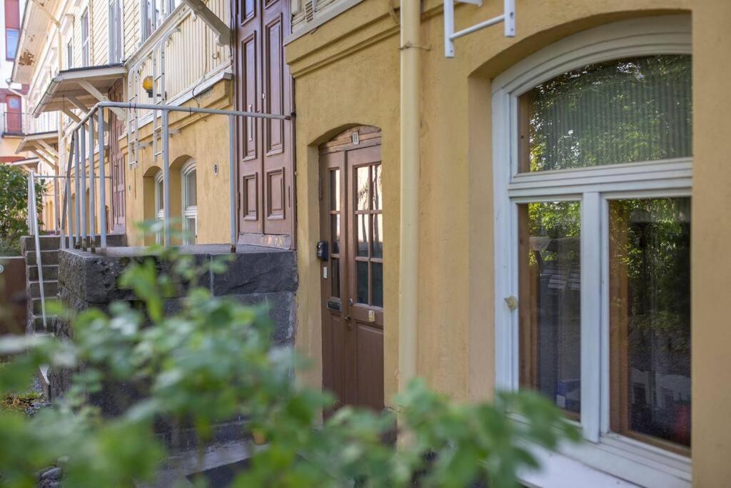 טמפרה A Lovely Apartment Near Railway Station And Arena. מראה חיצוני תמונה