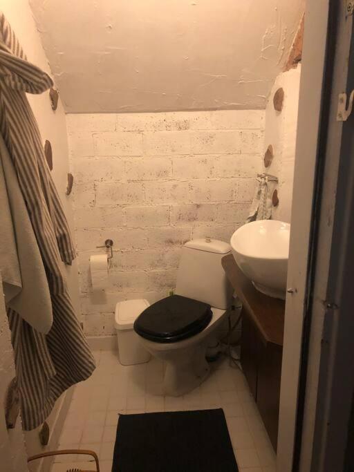 טמפרה A Lovely Apartment Near Railway Station And Arena. מראה חיצוני תמונה