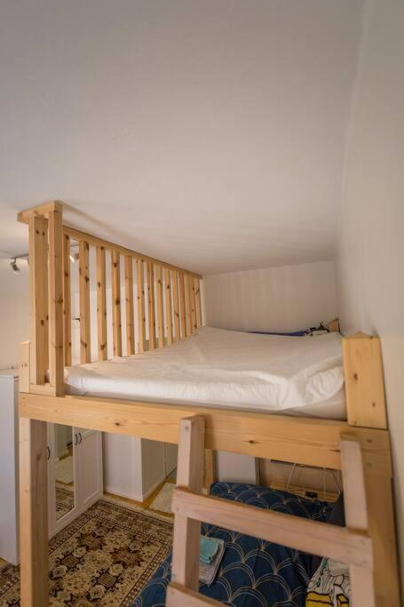 טמפרה A Lovely Apartment Near Railway Station And Arena. מראה חיצוני תמונה