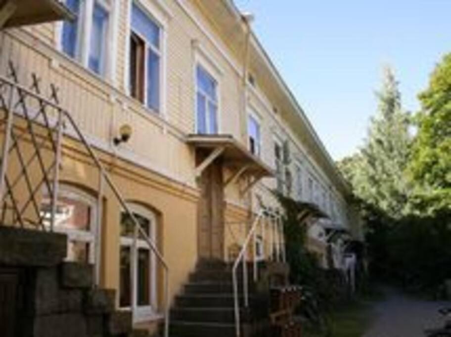 טמפרה A Lovely Apartment Near Railway Station And Arena. מראה חיצוני תמונה