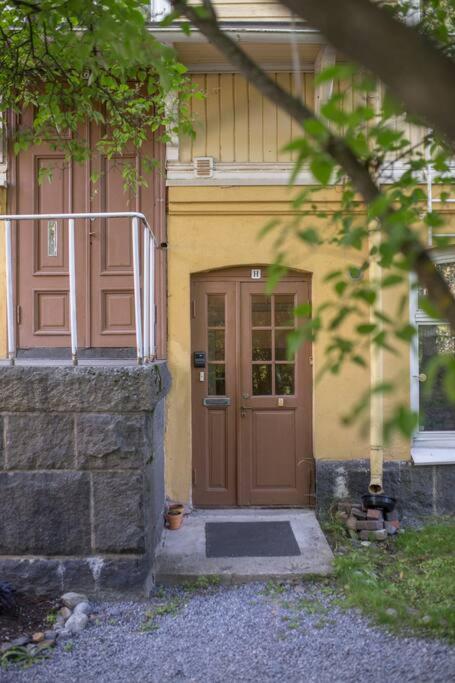 טמפרה A Lovely Apartment Near Railway Station And Arena. מראה חיצוני תמונה